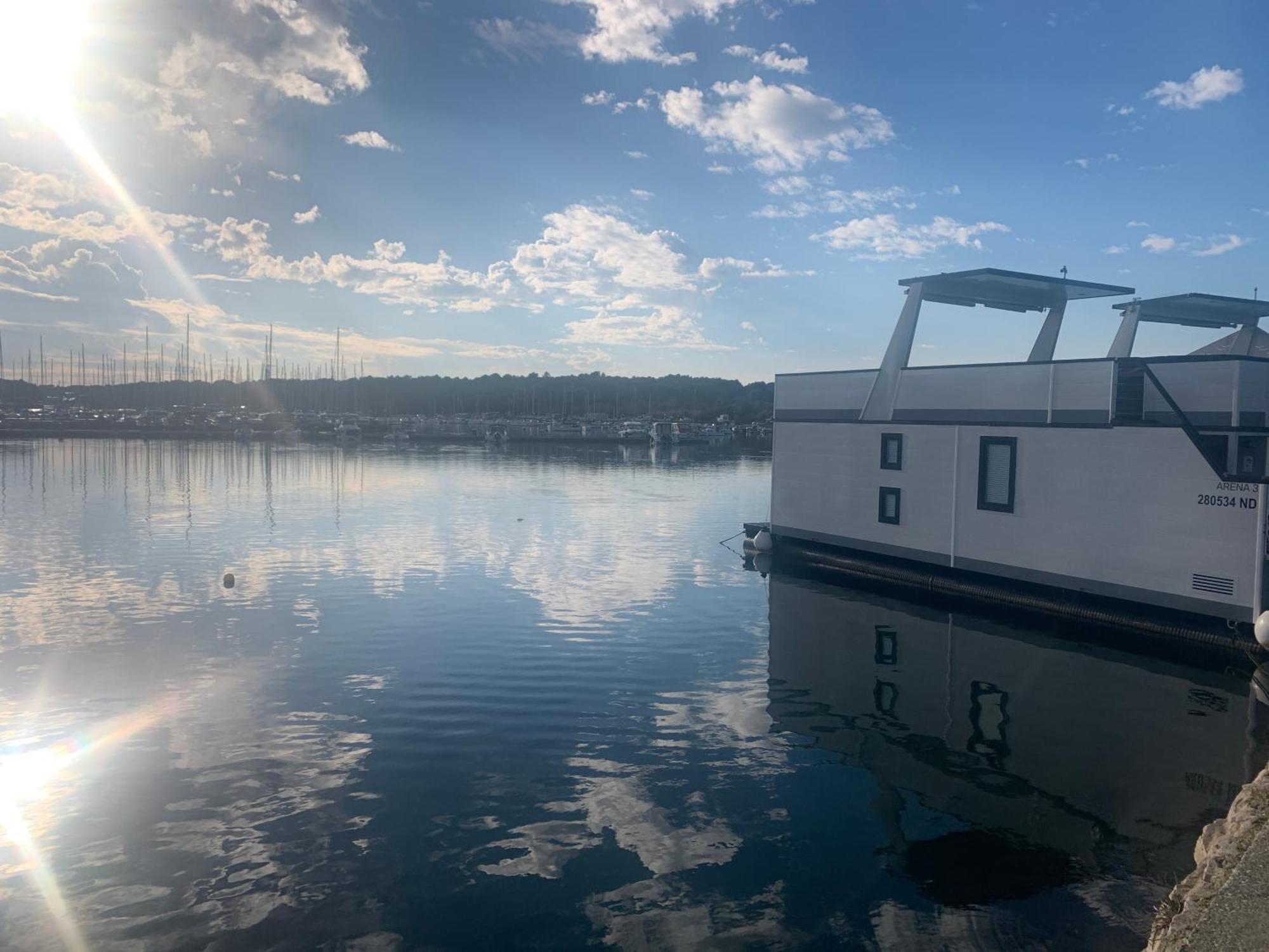 House Boat Oliva - Floating House Villa Pula Exterior photo